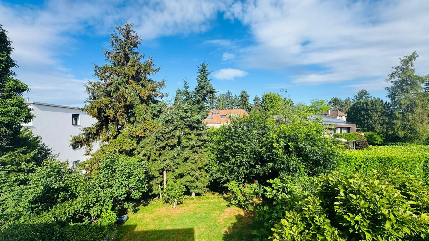 Belle maison familiale double de 6,5 pièces avec jardin d'hiver, jardin et parking dans un emplacement privilégié - Photo 25 sur 29