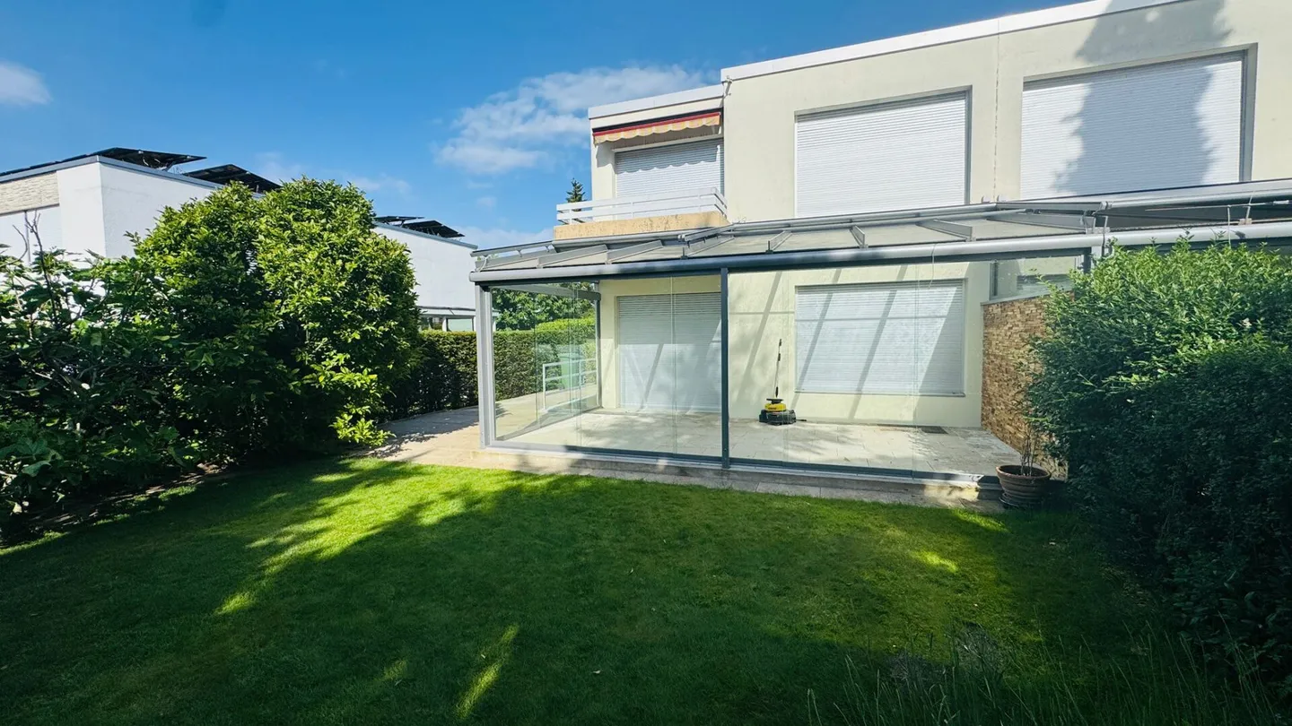 Belle maison familiale double de 6,5 pièces avec jardin d'hiver, jardin et parking dans un emplacement privilégié - Photo 26 sur 29