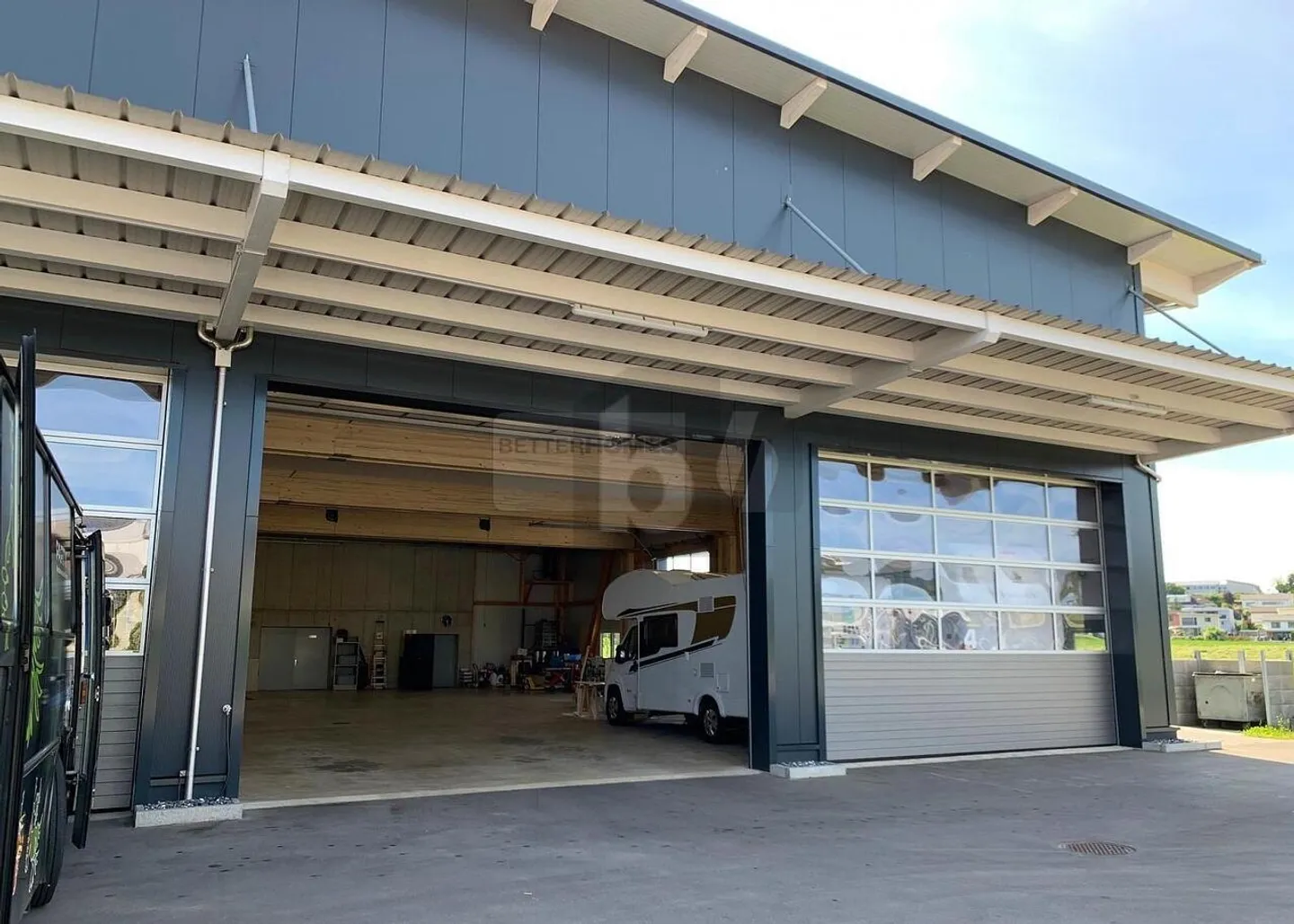 500 - 700 M2 CON ALTE STANZE E PORTE D'INGRESSO - Foto 2 di 3