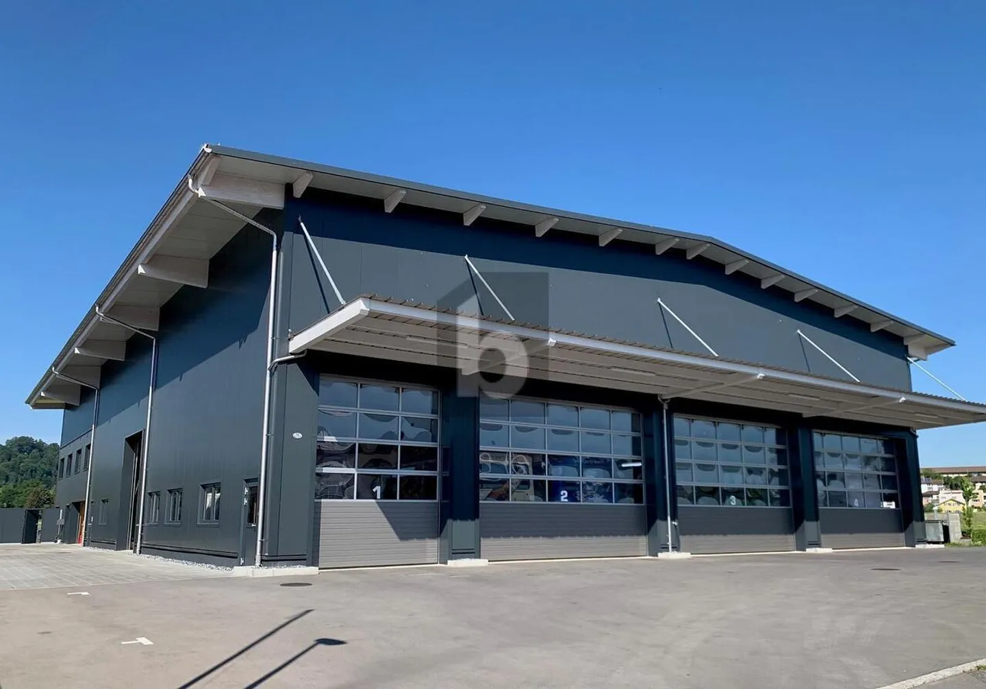 500 - 700 M2 CON ALTE STANZE E PORTE D'INGRESSO - Foto 1 di 3