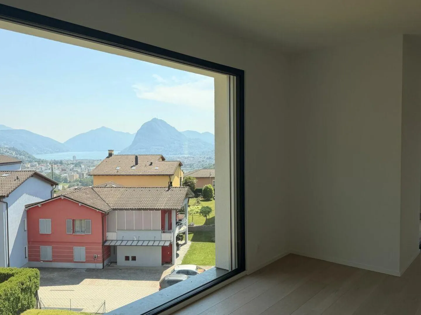 CANOBBIO - PENTHOUSE DI 4,5 LOCALI COMPLETAMENTE RISTRUTTURATO CON VISTA LAGO, TECNOLOGIA E COMFORT - Foto 10 di 18