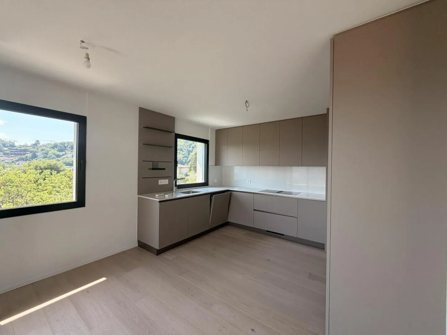 CANOBBIO - PENTHOUSE DI 4,5 LOCALI COMPLETAMENTE RISTRUTTURATO CON VISTA LAGO, TECNOLOGIA E COMFORT - Foto 3 di 18