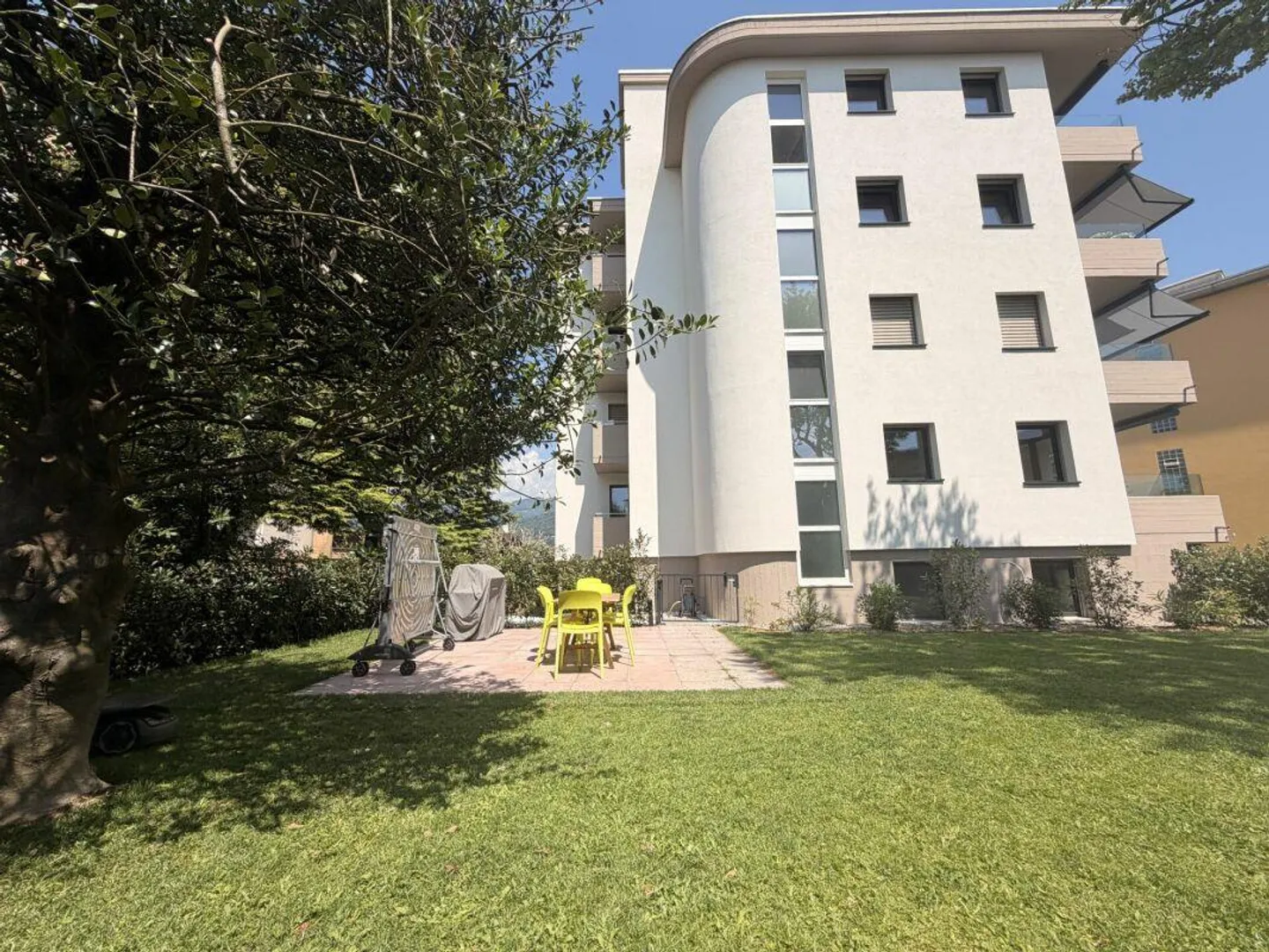 CANOBBIO - PENTHOUSE DI 4,5 LOCALI COMPLETAMENTE RISTRUTTURATO CON VISTA LAGO, TECNOLOGIA E COMFORT - Foto 16 di 18