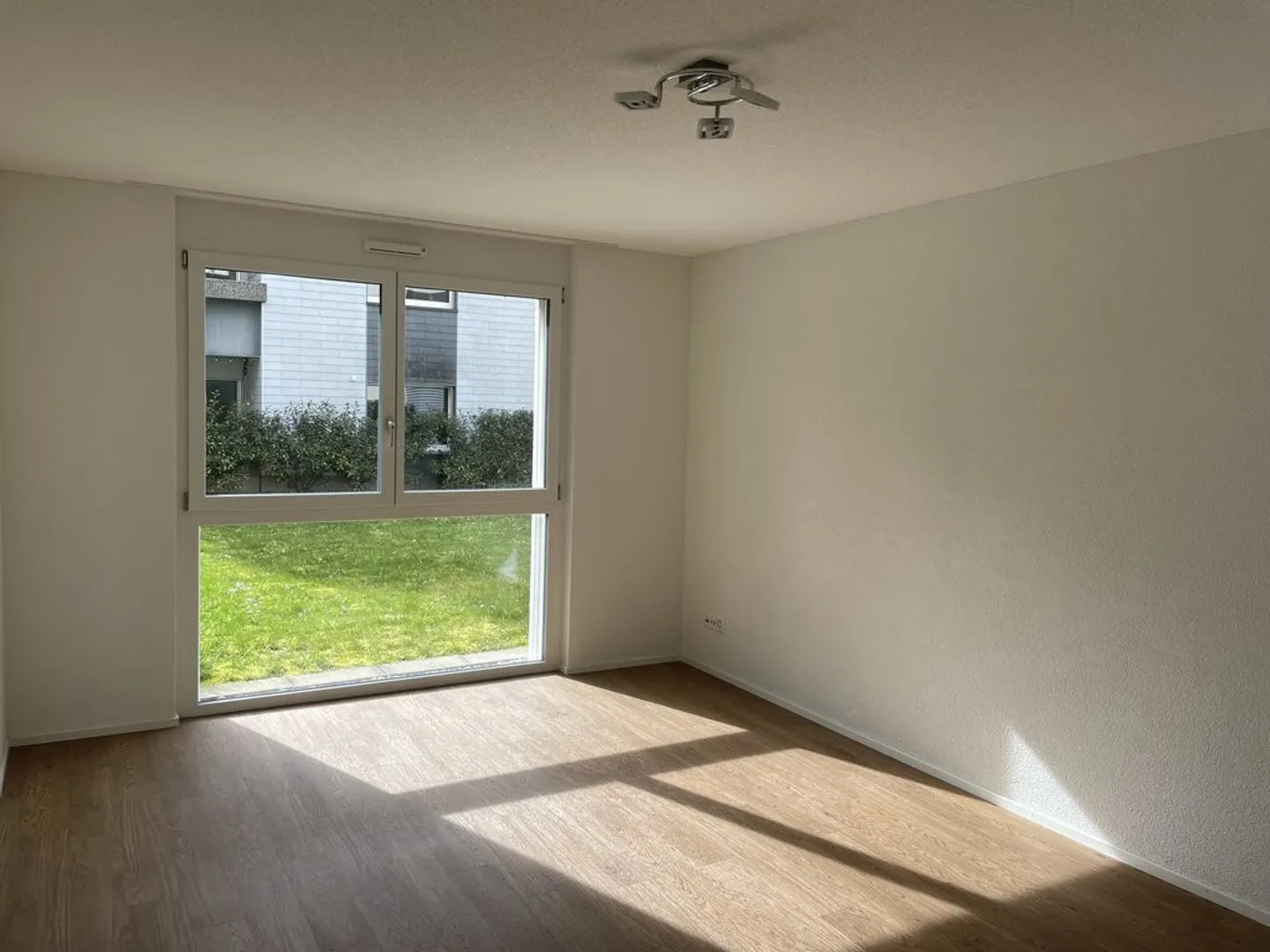 Appartamento 2.5 locali al piano terra a Kerzers - Foto 4 di 6