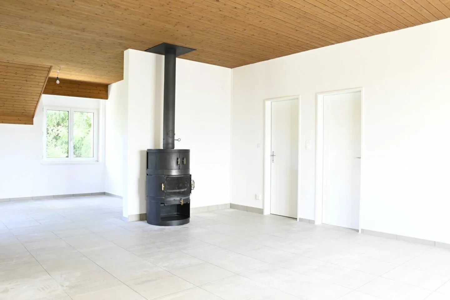 Attractive 5.5-room penthouse apartment with fireplace in Zuzwil - available immediately - Photo 3 of 8