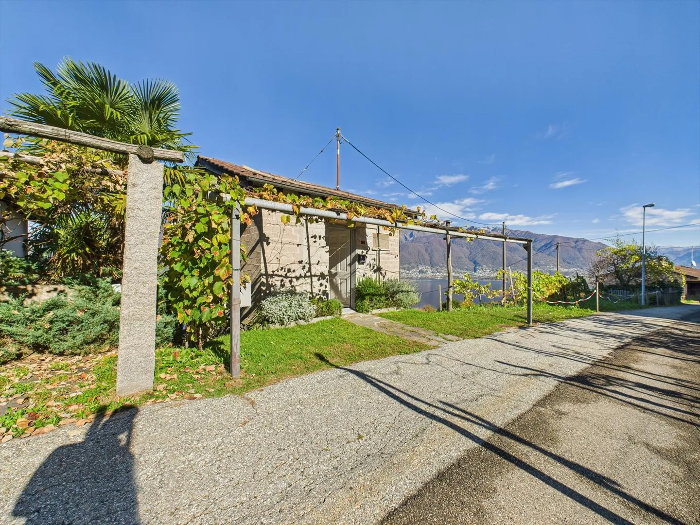 Baugrundstück mit Rustico und atemberaubendem Blick auf den Lago Maggiore - Foto 4 von 13