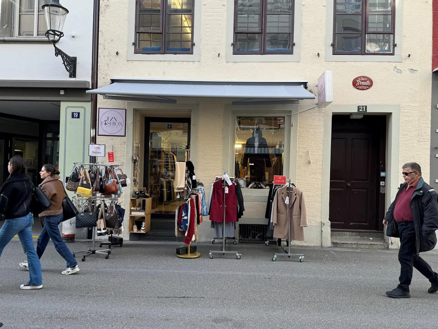 Votre magasin - en plein centre. - Photo 2 sur 7