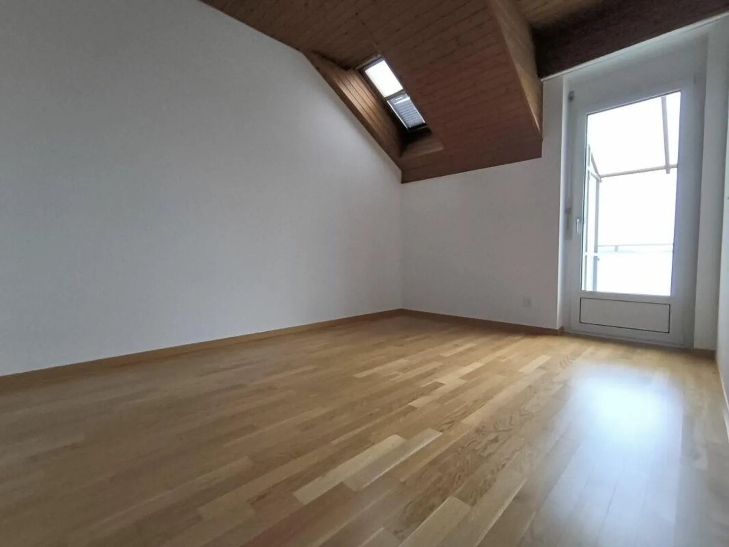 Attractive 5.5-room penthouse apartment with fireplace in Zuzwil - available immediately - Photo 5 of 8
