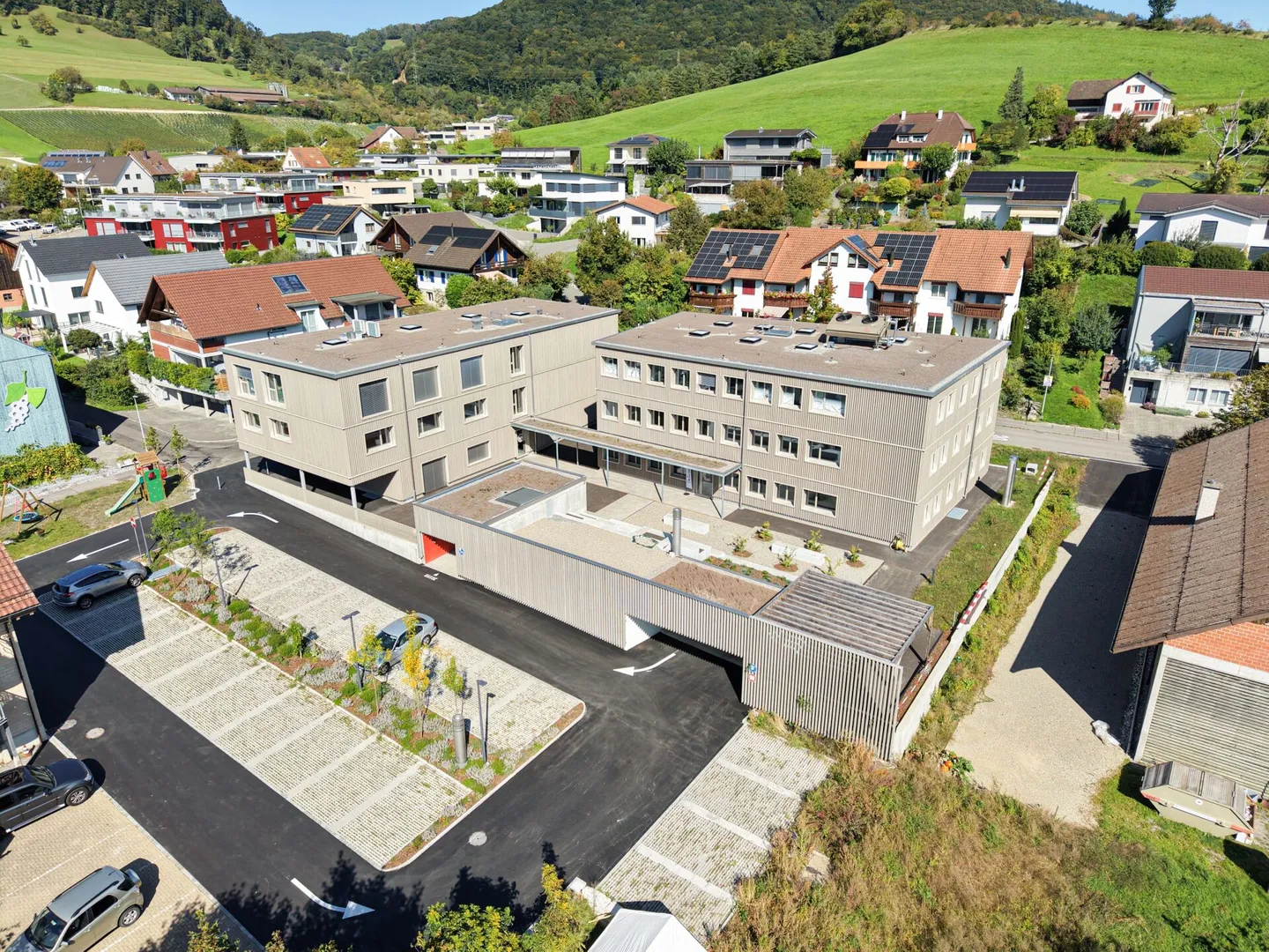 Prima occupazione in costruzione grezza - Il tuo nuovo spazio commerciale nel centro di Küttigen - Foto 1 di 3