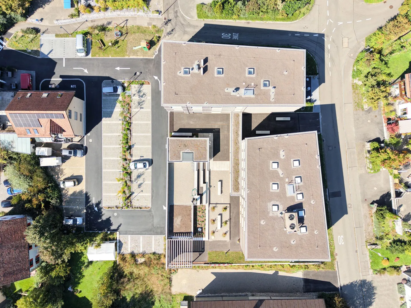 Prima occupazione in costruzione grezza - Il tuo nuovo spazio commerciale nel centro di Küttigen - Foto 2 di 3