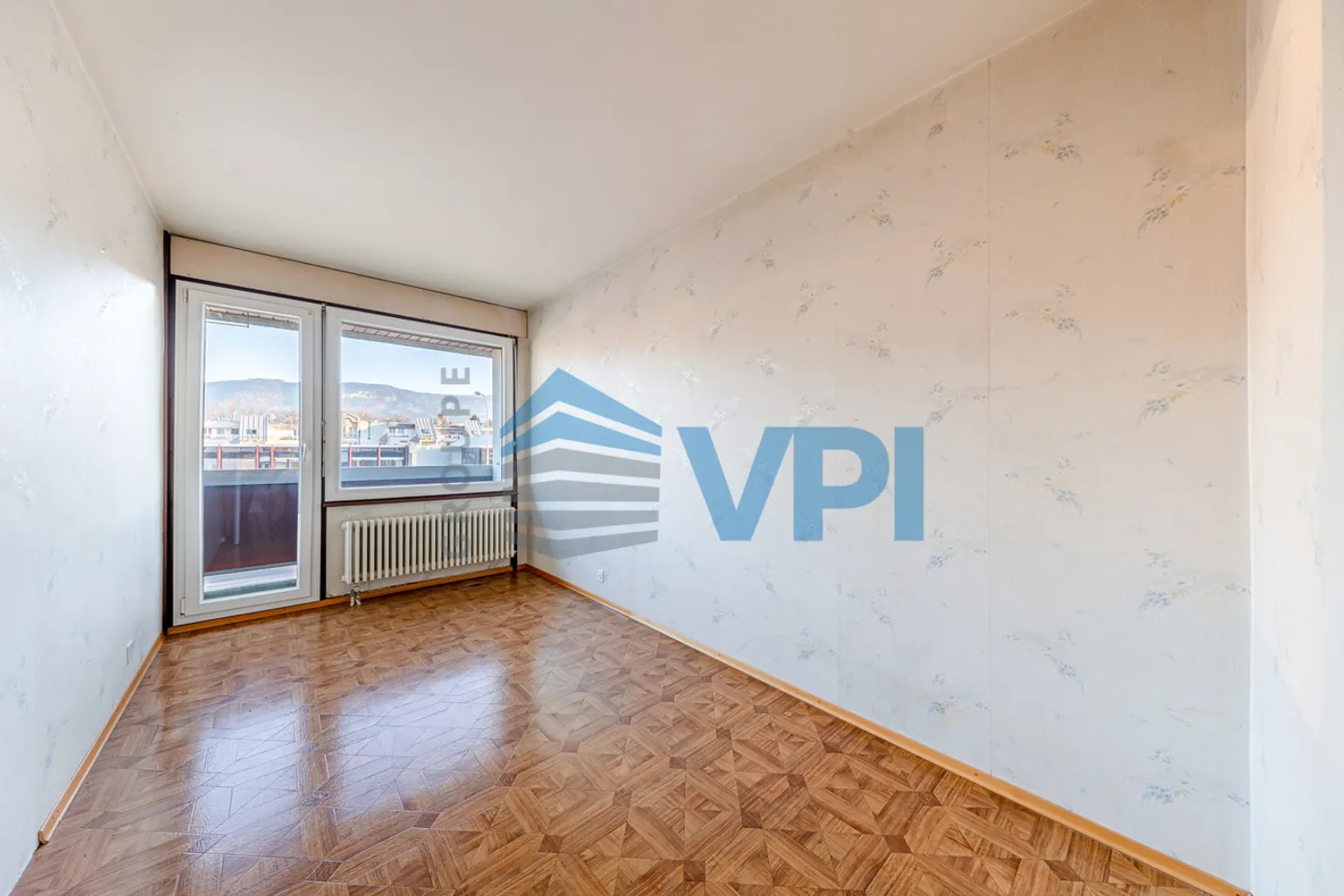 BEAUTIFUL 4-ROOM APARTMENT WITH LOGGIAS AND VIEW OF THE SALÈVE - Photo 4 of 7