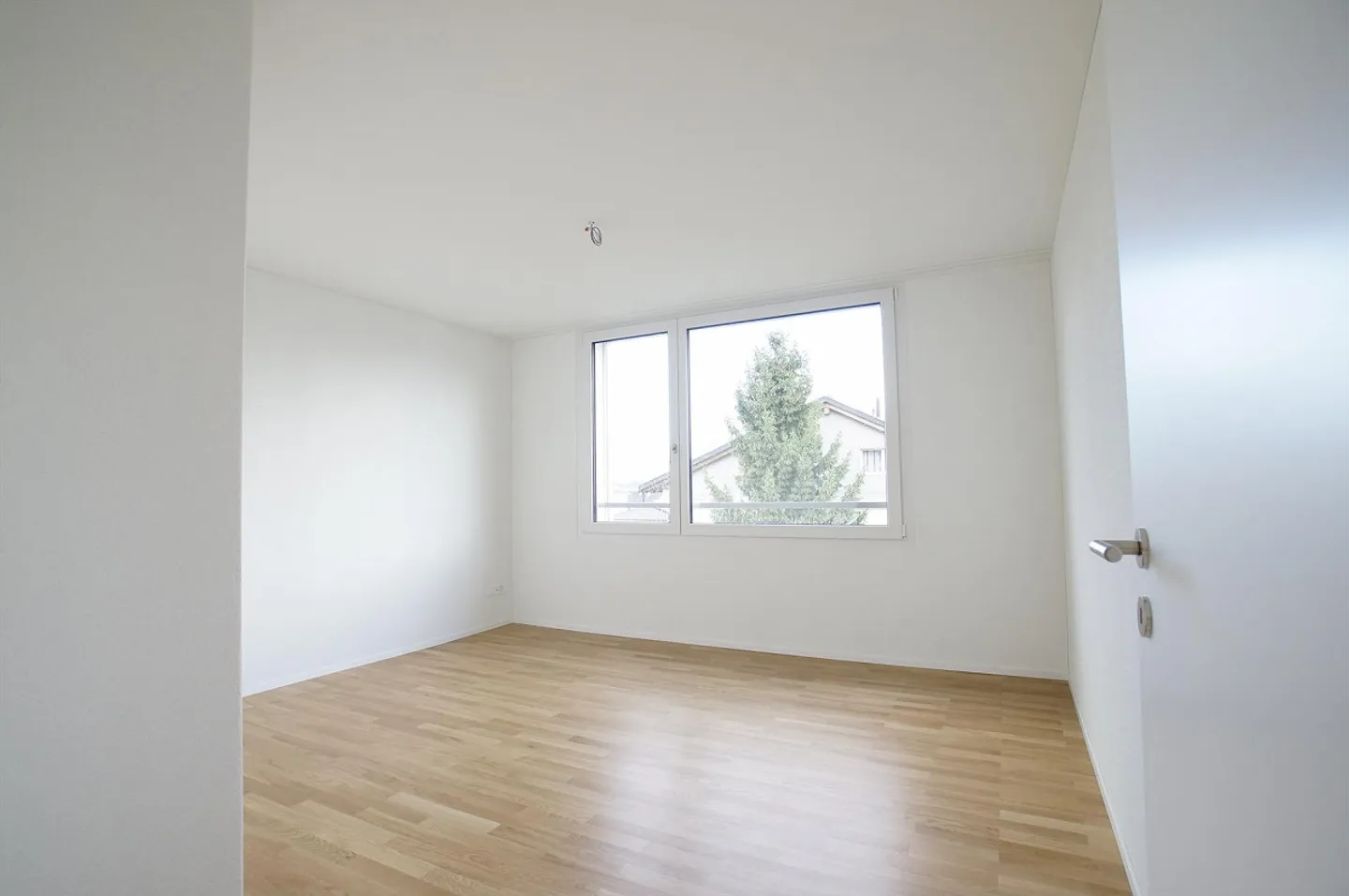 Appartement sous les combles spacieux de 4,5 pièces au cœur d'Inwil - Photo 4 sur 8