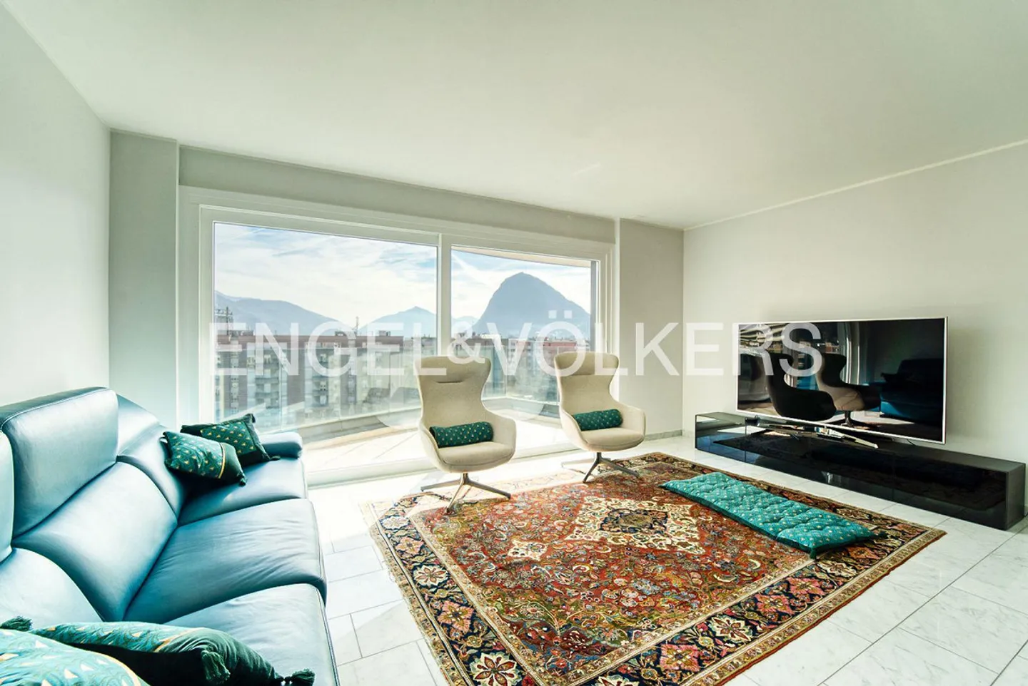 Beautiful Rooftop Terrace with Lake View - Photo 3 of 13