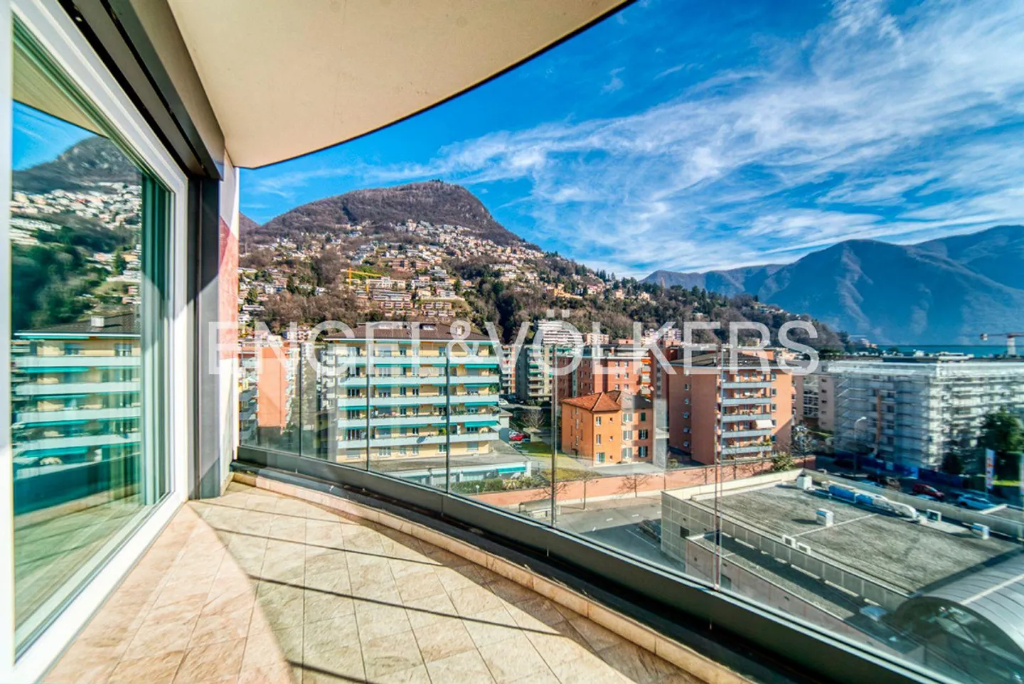 Beautiful Rooftop Terrace with Lake View - Photo 5 of 13