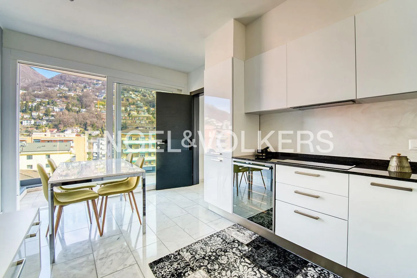 Beautiful Rooftop Terrace with Lake View - Photo 6 of 13