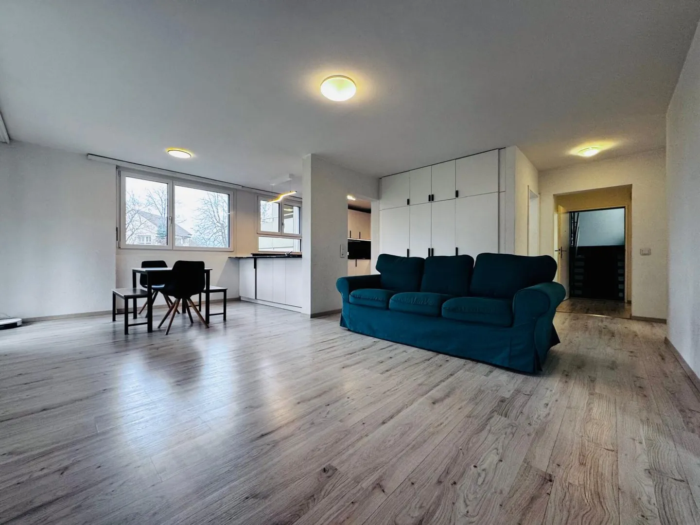 Appartamento di 5,5 stanze modernizzato con balcone e grande box garage in posizione ottimale - Foto 1 di 19