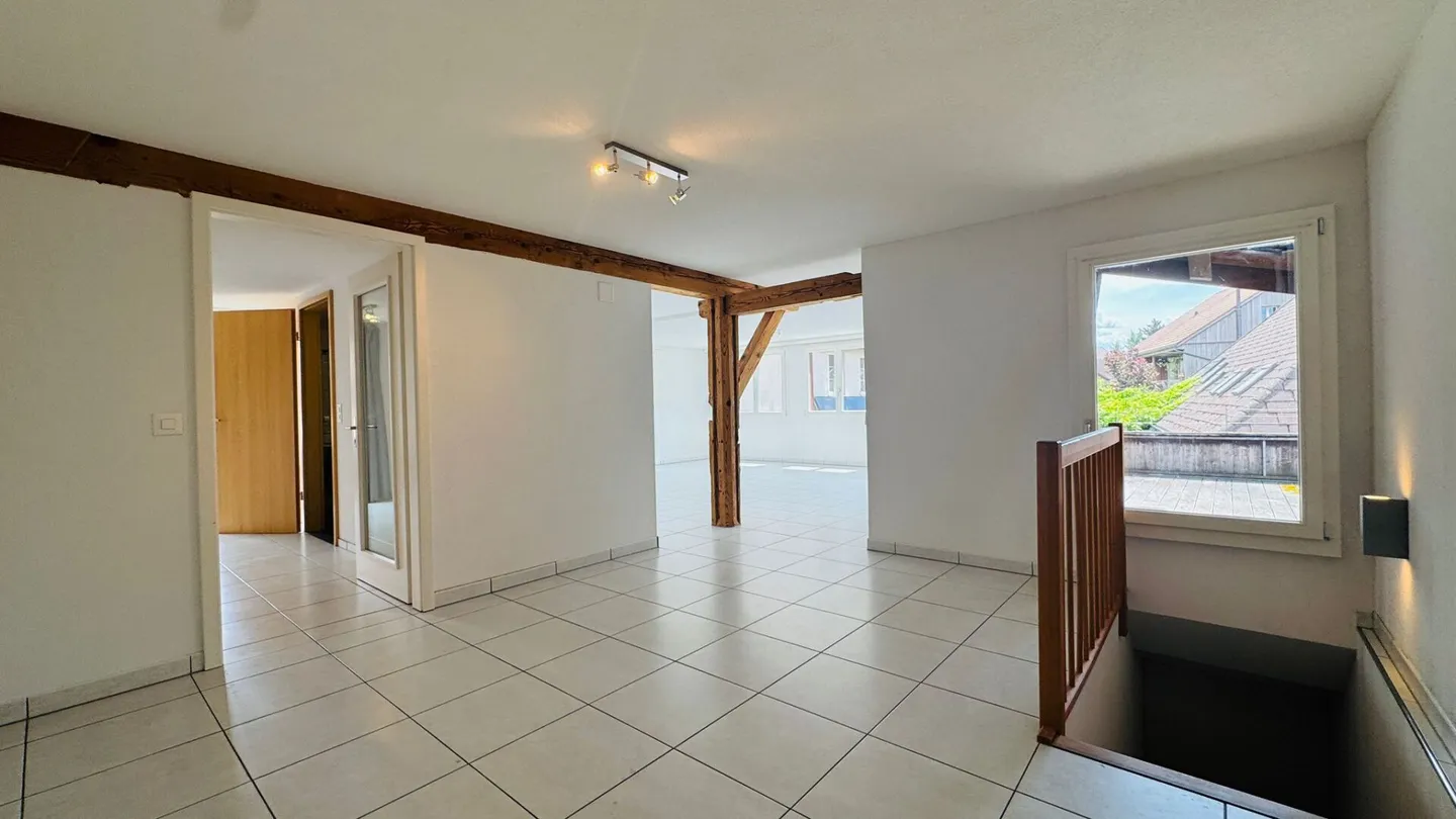 Appartamento 5 stanze con diverse terrazze e un posto auto incluso - Foto 4 di 16