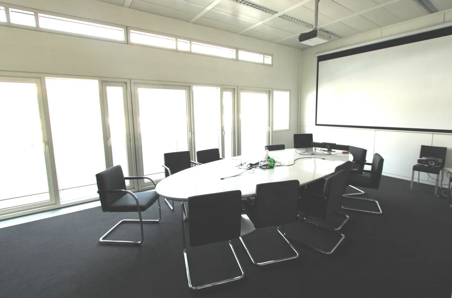 Grosse Gewerberäumlichkeit White Plaza, Top Lage - Foto 3 von 6