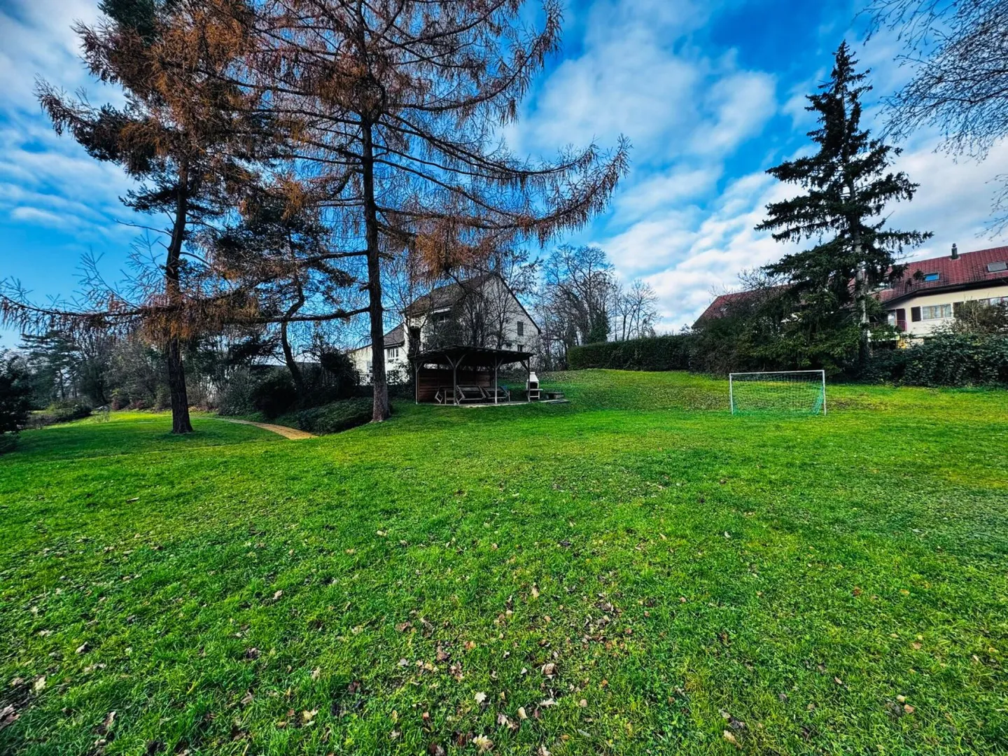 Appartamento di 5,5 stanze modernizzato con balcone e grande box garage in posizione ottimale - Foto 16 di 19