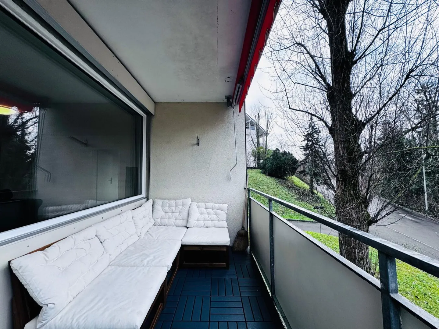 Appartamento di 5,5 stanze modernizzato con balcone e grande box garage in posizione ottimale - Foto 17 di 19