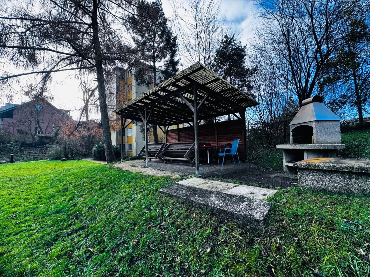 Appartamento di 5,5 stanze modernizzato con balcone e grande box garage in posizione ottimale - Foto 19 di 19