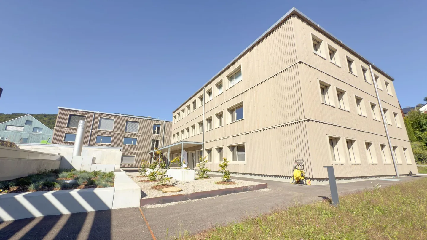 Prima occupazione in costruzione grezza - Il tuo nuovo spazio commerciale nel centro di Küttigen - Foto 3 di 3