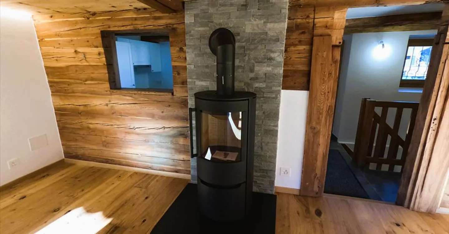 Charming 3.5-room apartment fully renovated in the heart of Vissoie - Photo 5 of 15