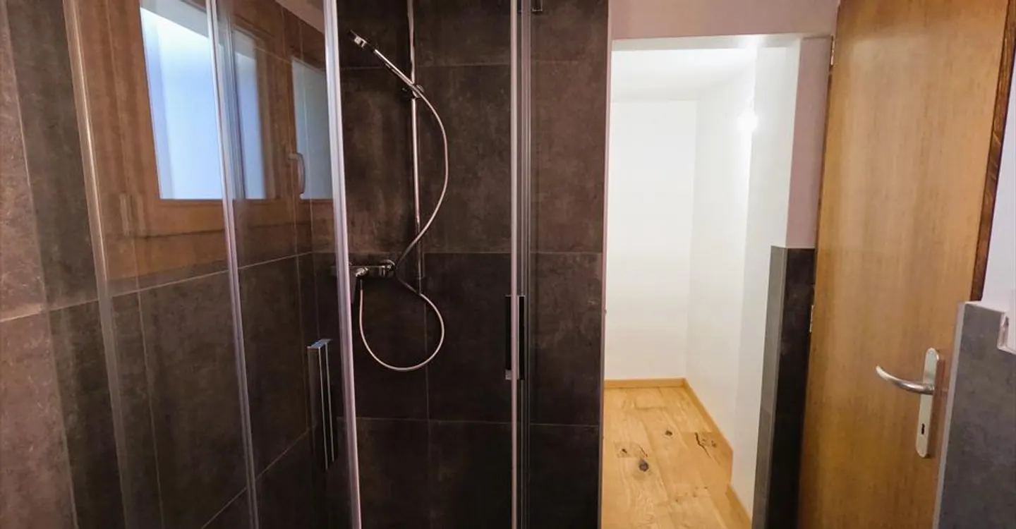 Charming 3.5-room apartment fully renovated in the heart of Vissoie - Photo 7 of 15