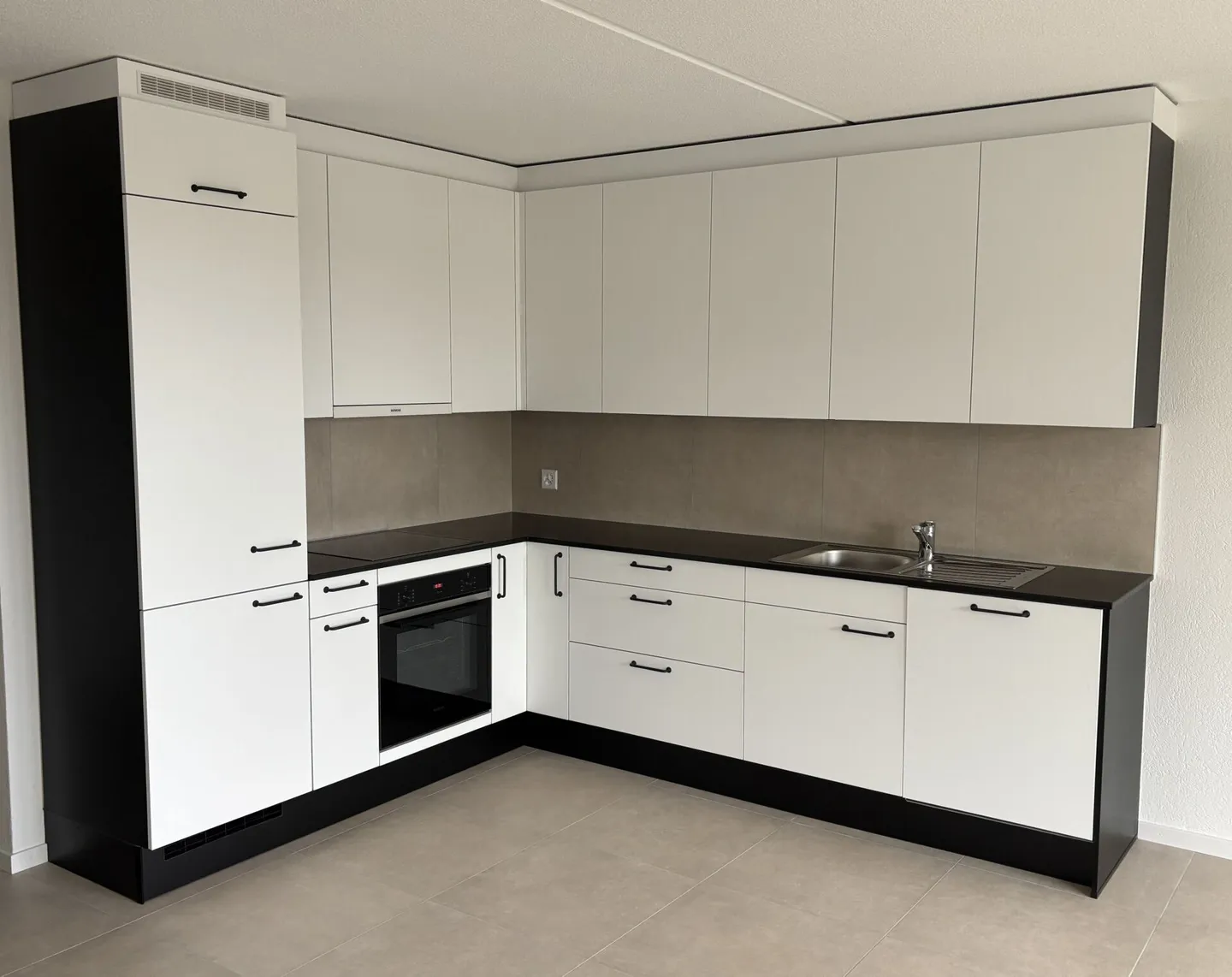 Appartement de 5.5 pièces entièrement rénové - Photo 1 sur 12