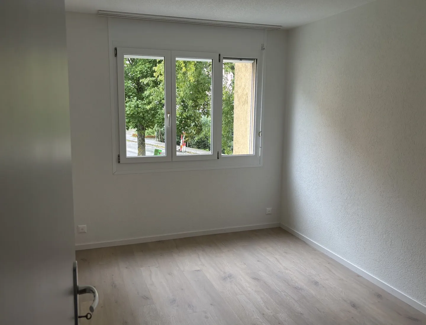 Appartement de 5.5 pièces entièrement rénové - Photo 8 sur 12