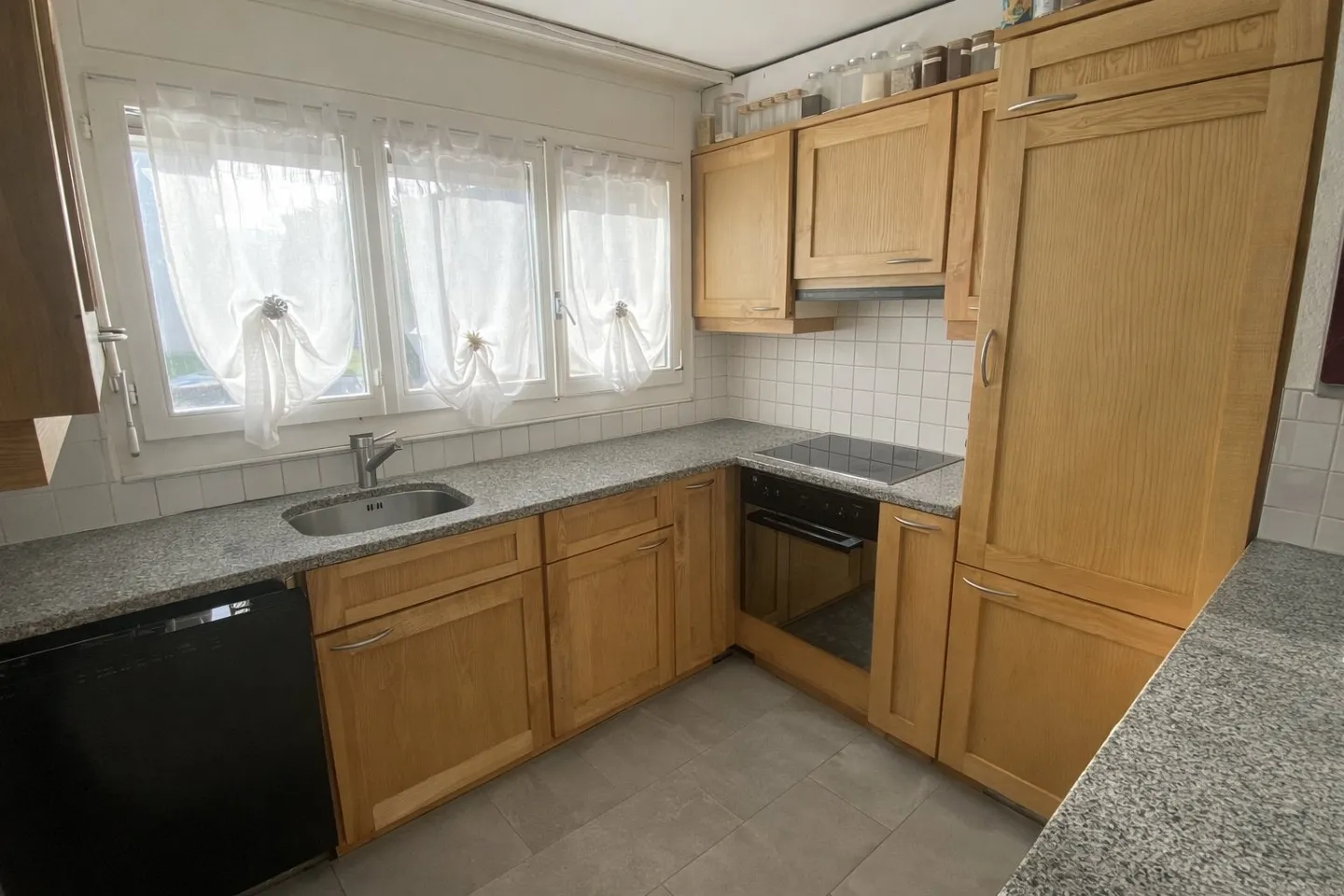 Spacious Apartment Near Nature - Photo 1 of 9