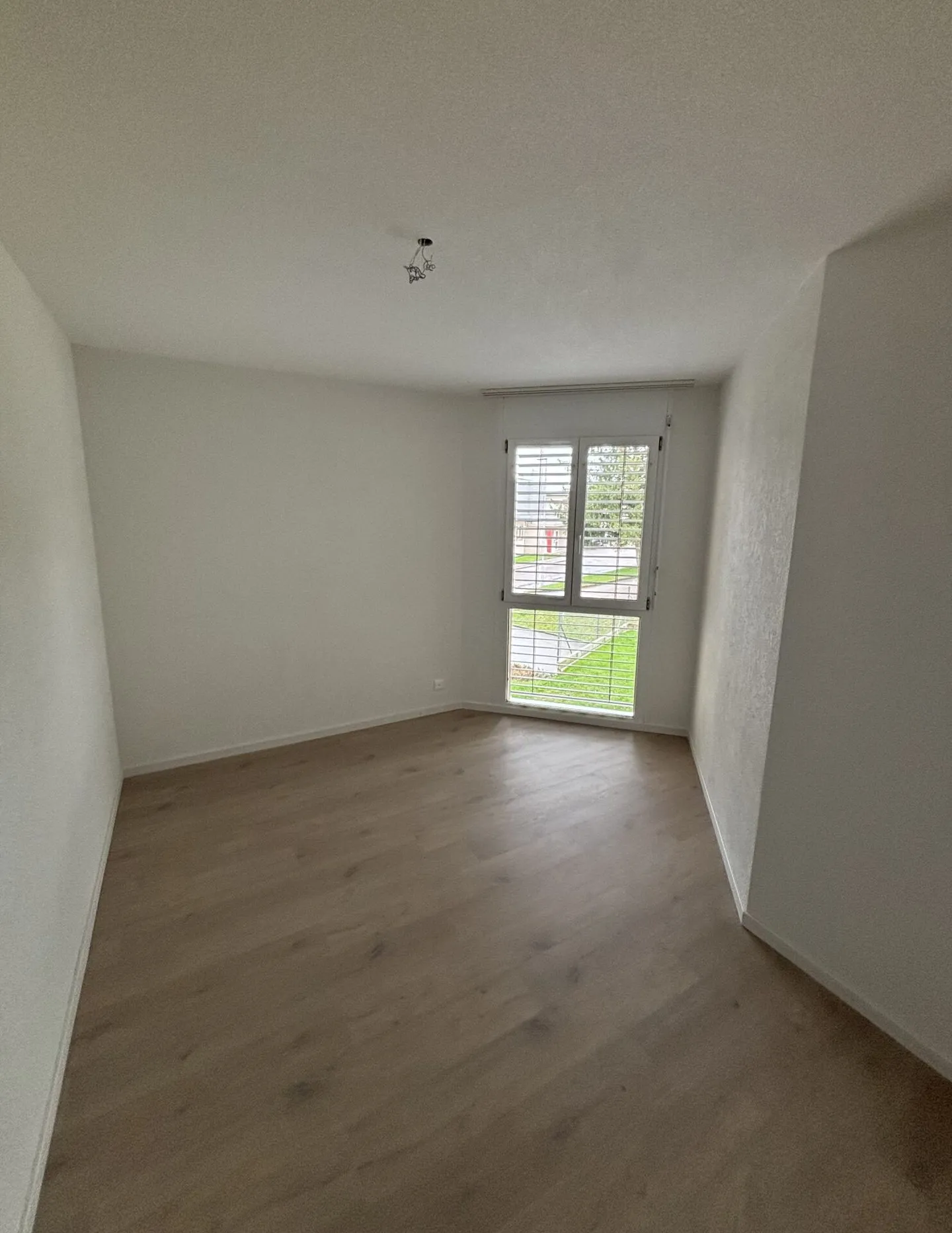 Appartement de 5.5 pièces entièrement rénové - Photo 9 sur 12