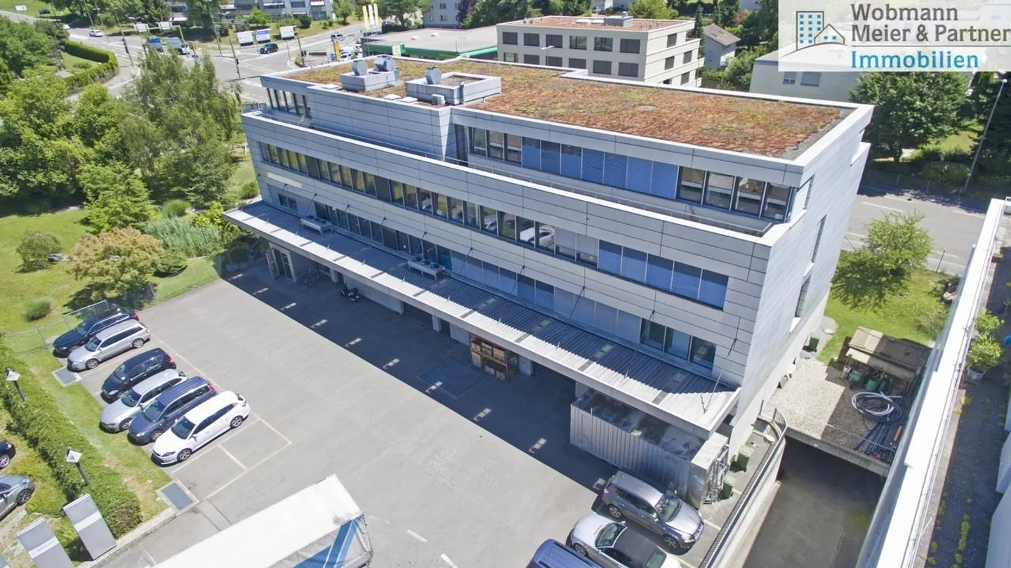 Camera bianca ISO 7 di circa 500 m² a Tagelswangen in affitto - Foto 2 di 2