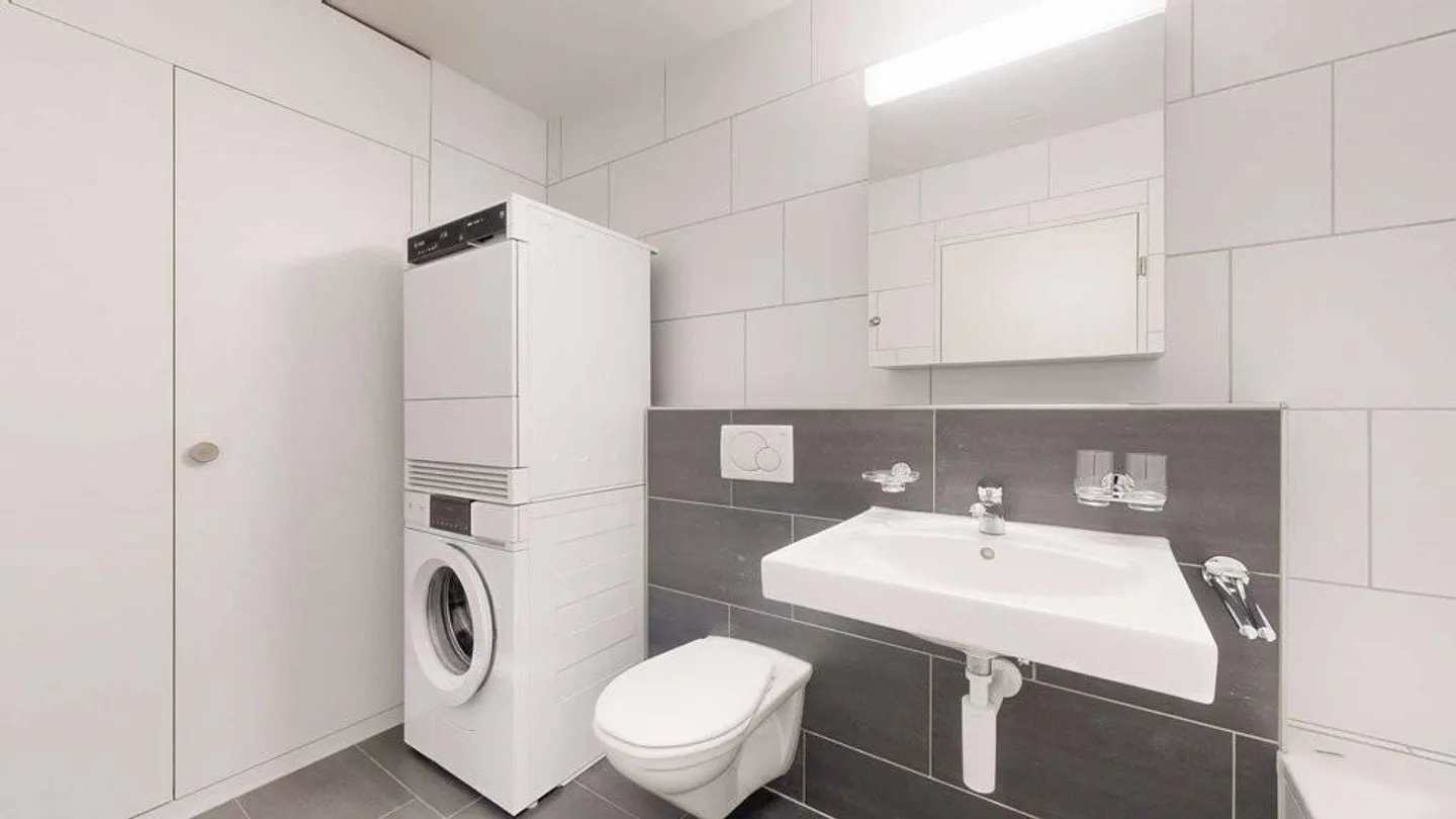 Modern apartment right in the center - Photo 5 of 12