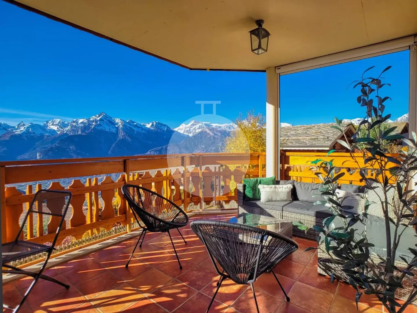 Magnificent 5.5-room apartment with high standards and large garden with panoramic mountain views - Photo 8 of 13