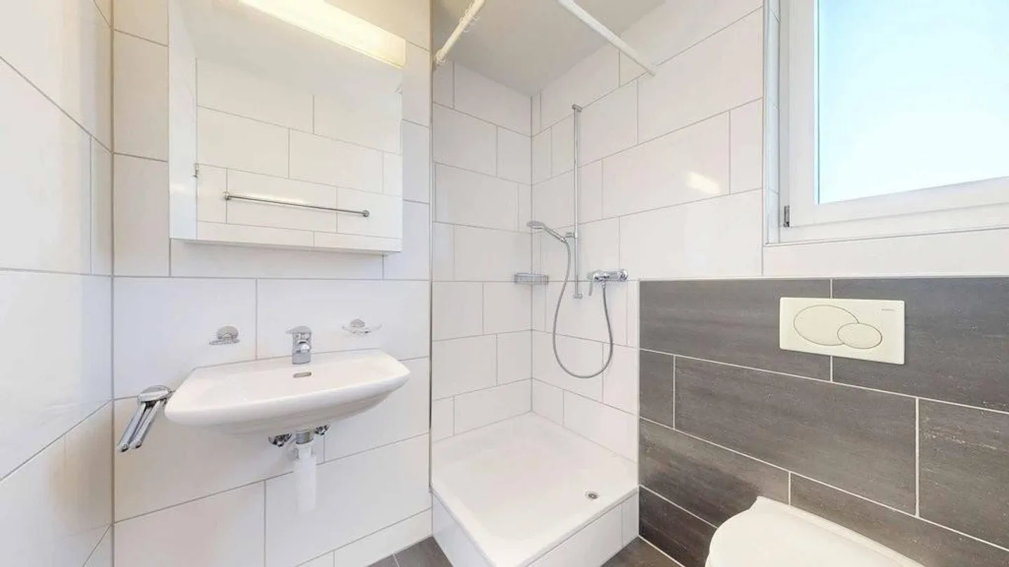 Modern apartment right in the center - Photo 6 of 12