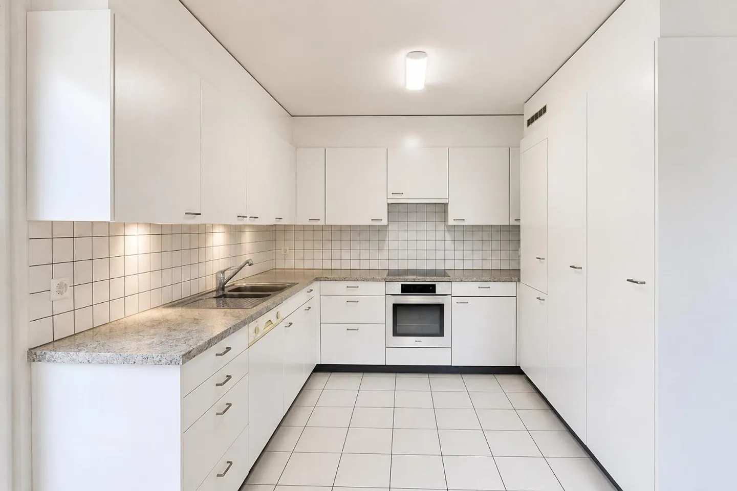 Spacious 4.5-room penthouse in a central location - Photo 1 of 9