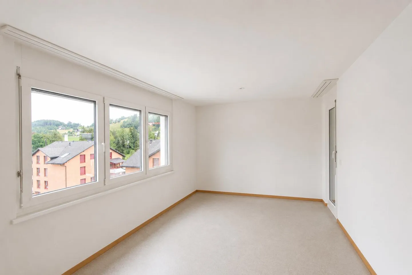 Spacious 4.5-room penthouse in a central location - Photo 5 of 9