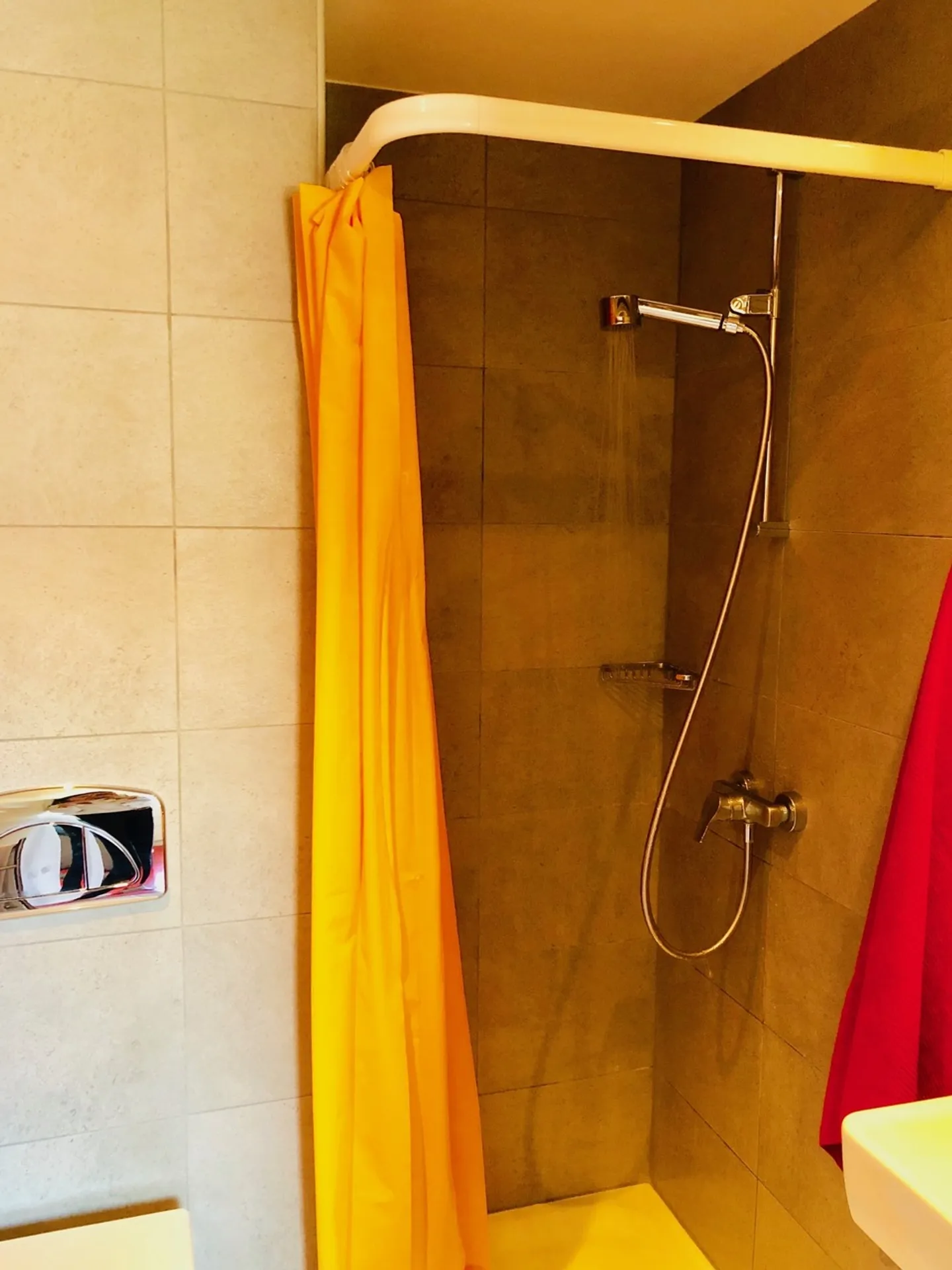 A furnished studio - Good offer CHF 300.00 is being offered! - Photo 7 of 8