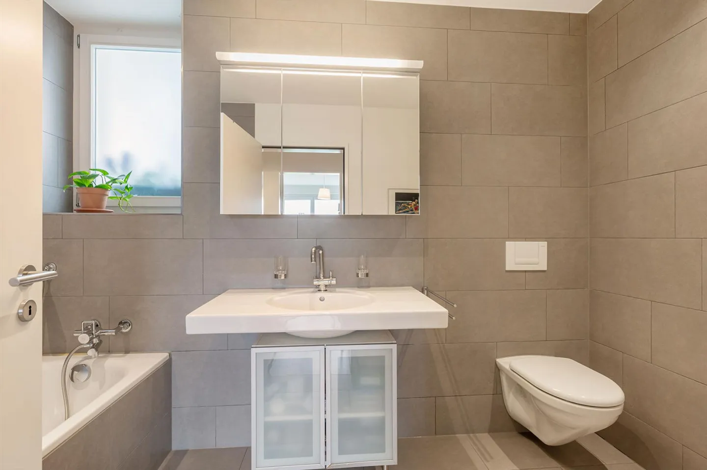 Bright apartment with high living quality in a central location - Photo 7 of 11