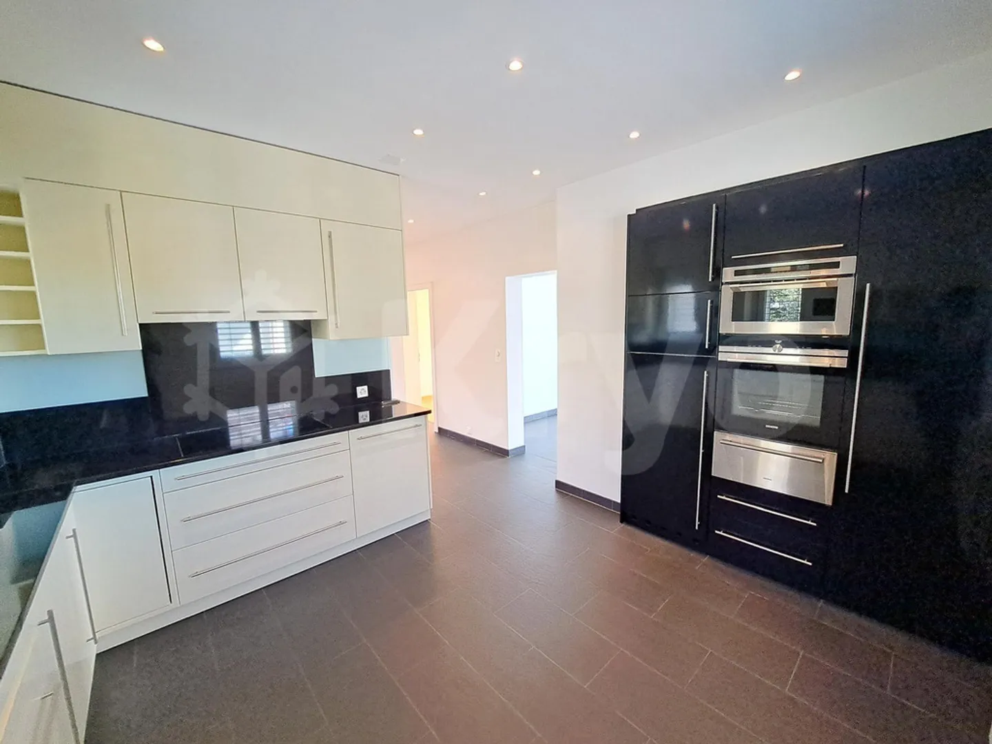 Appartement Charmant avec Vue sur le Lac - Photo 3 sur 9