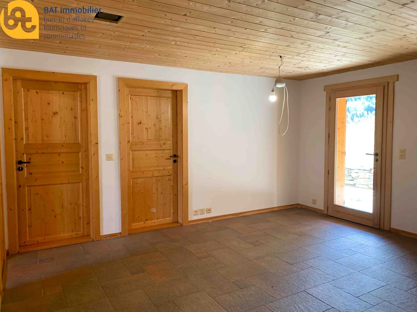 Apartment for rent - Photo 3 of 12