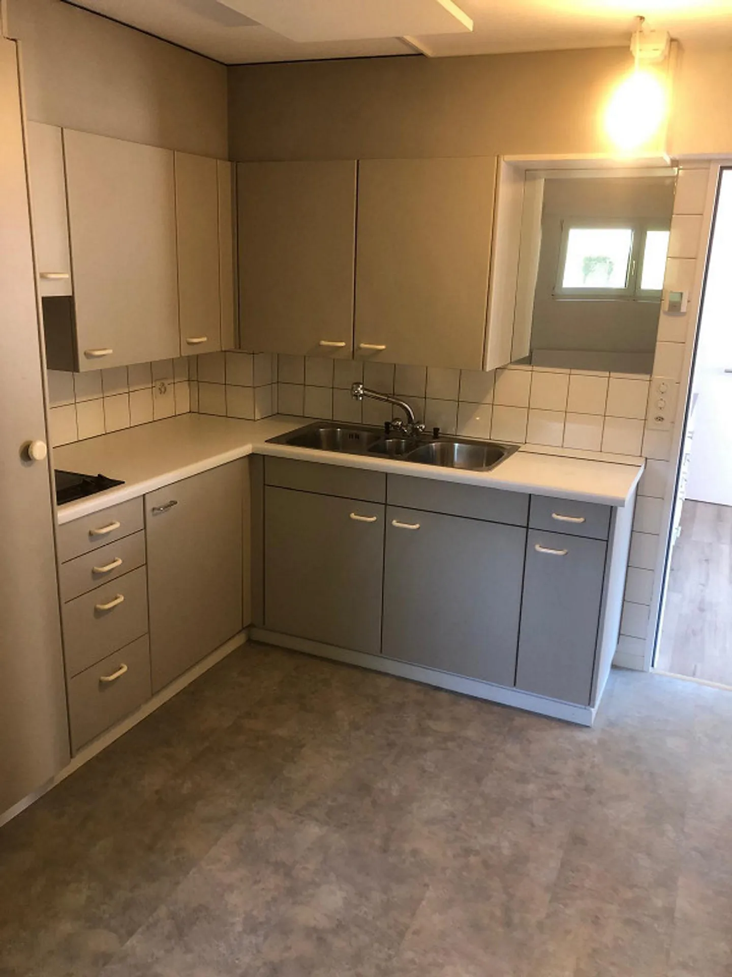 Büro / Atelier / Praxis / Gewerberäume - Foto 10 von 14
