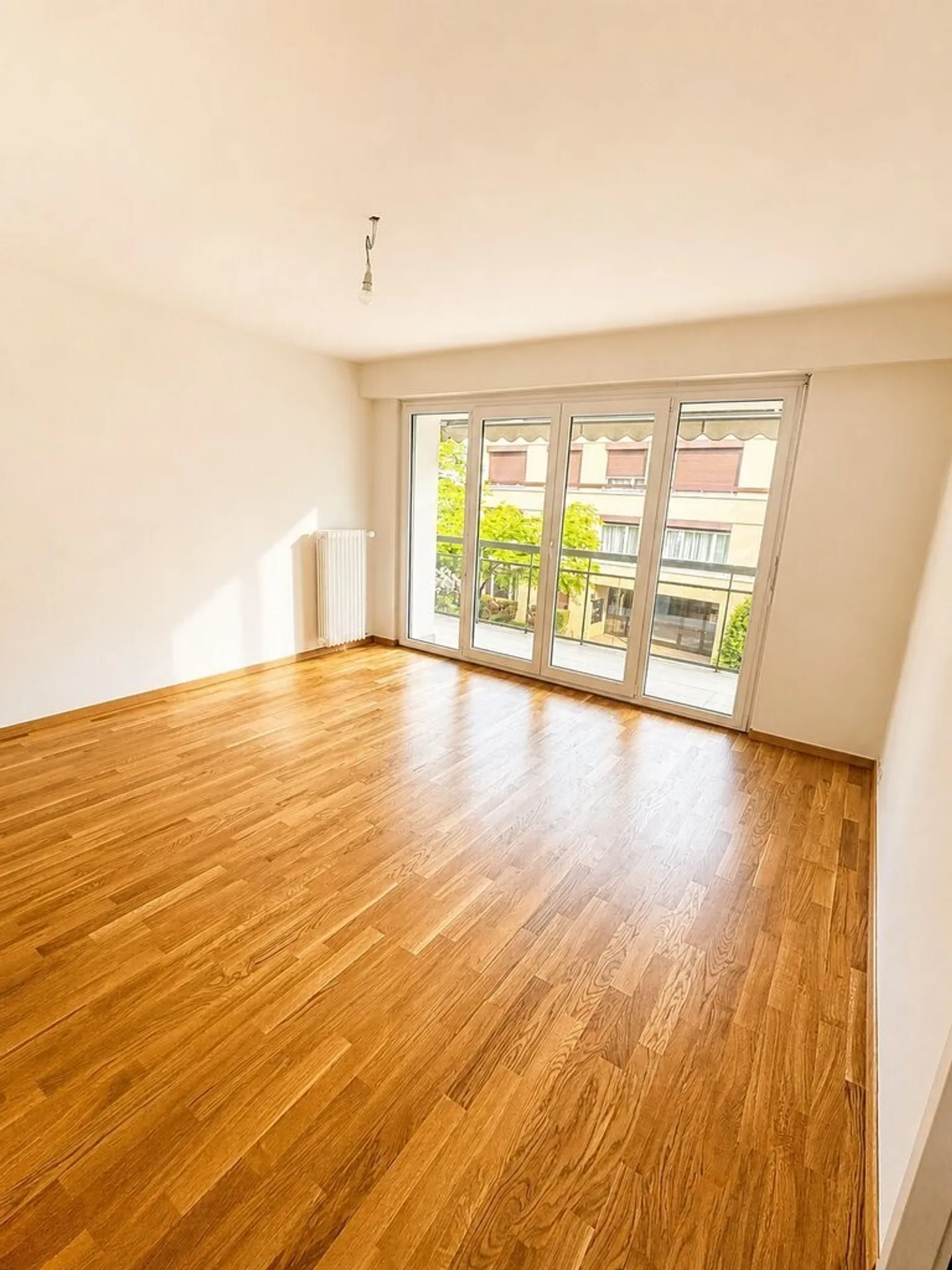 Bell'appartamento di 3,5 stanze completamente ristrutturato - Foto 3 di 9