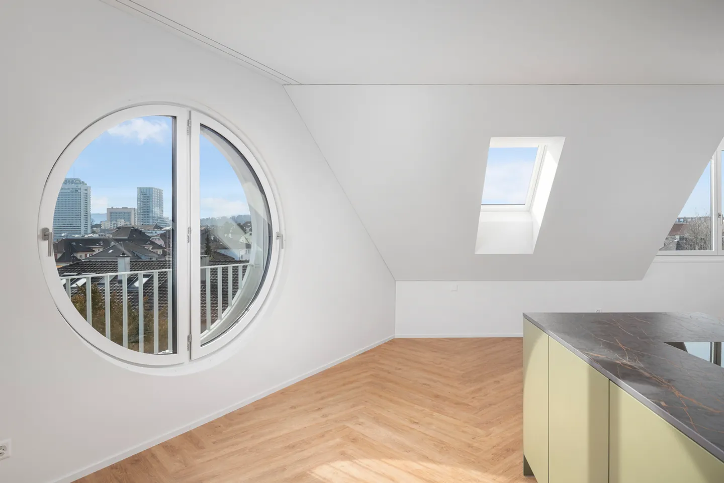 Première occupation: Appartement mansardé de haute qualité avec toit-terrasse panoramique privé - Photo 3 sur 9