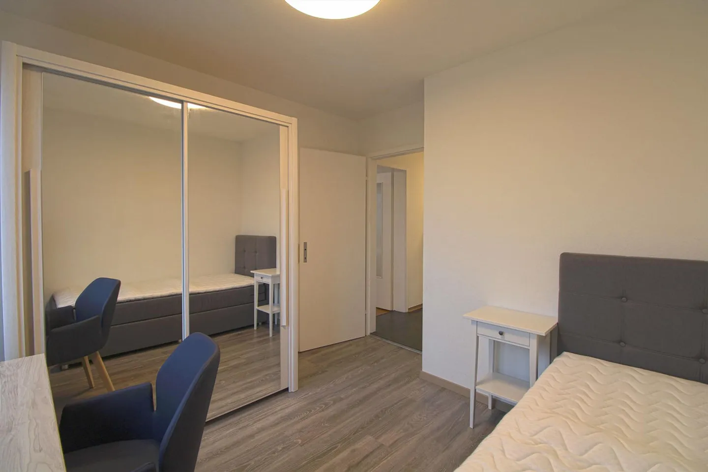 Chambre meublée dans un appartement modernisé dans un emplacement de choix - Photo 1 sur 8
