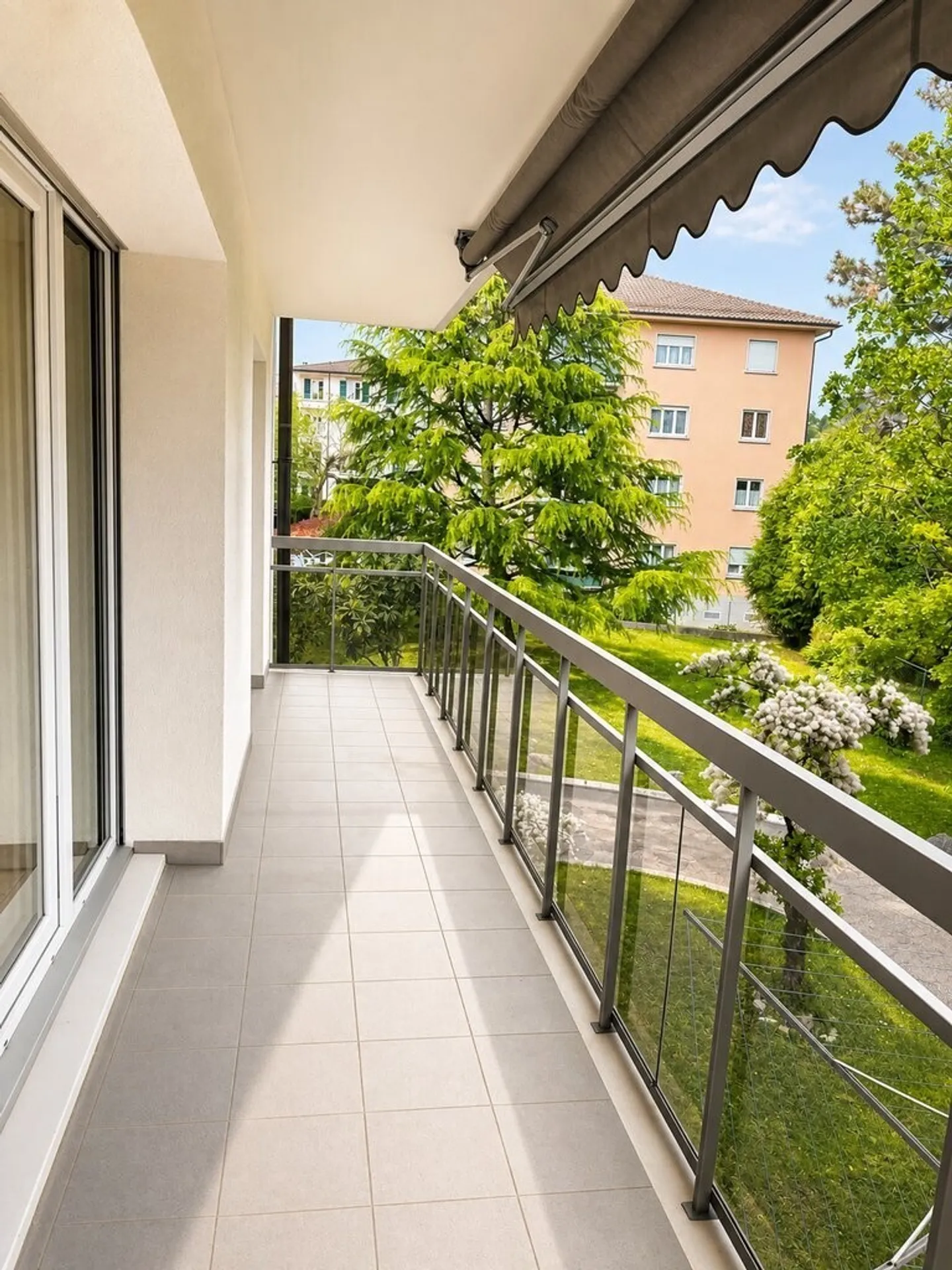 Bell'appartamento di 3,5 stanze completamente ristrutturato - Foto 8 di 9