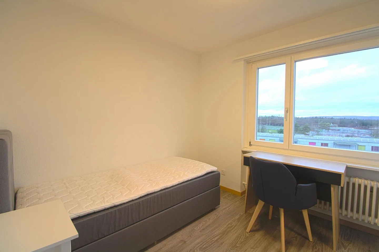 Chambre meublée dans un appartement modernisé dans un emplacement de choix - Photo 3 sur 8