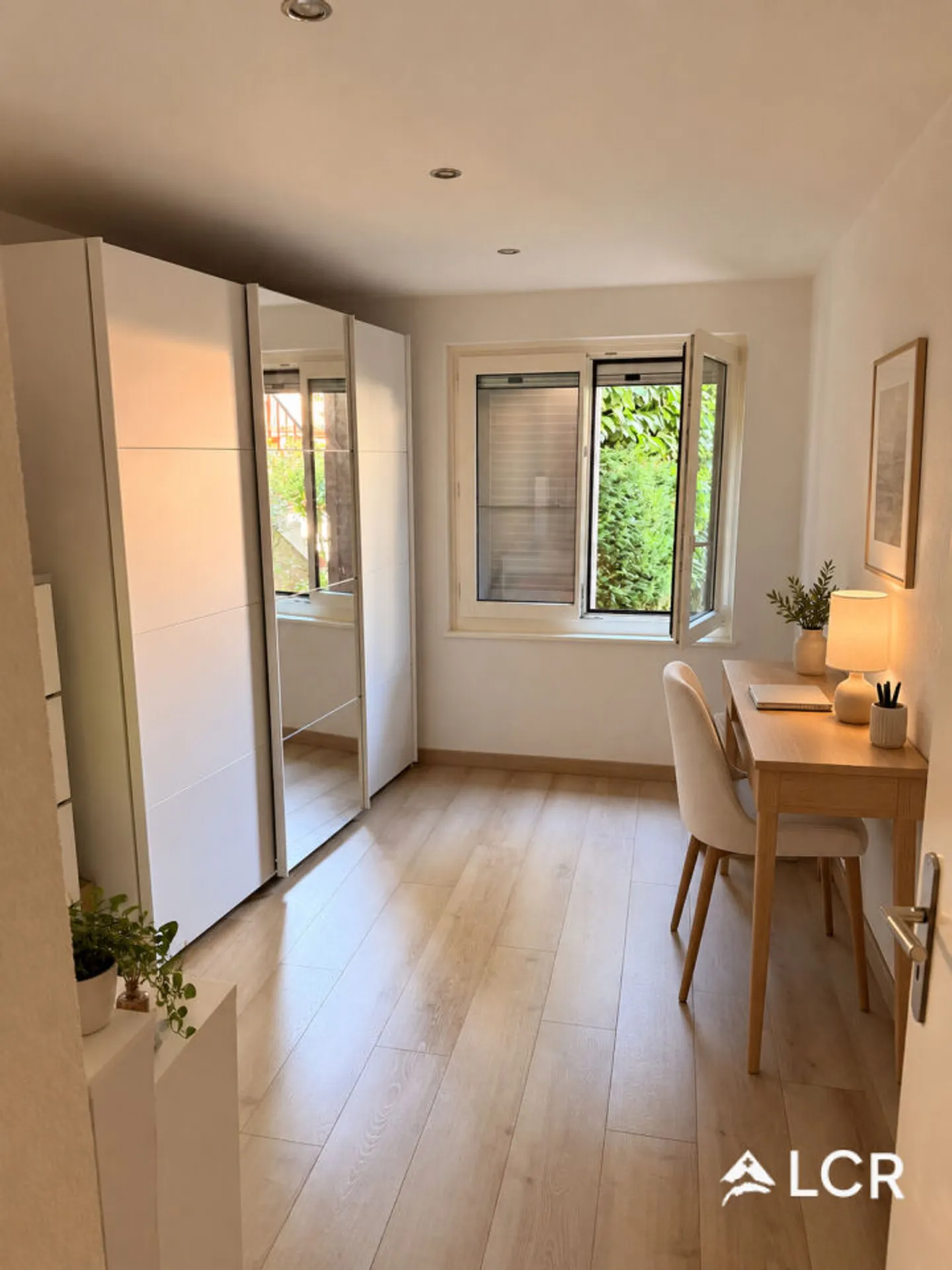 Beautiful 6-room apartment in Bernex - Photo 4 of 13