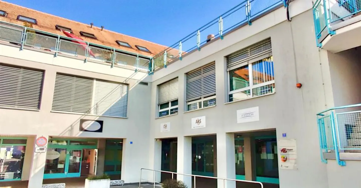 Edificio ad uso misto in affitto - Foto 2 di 11